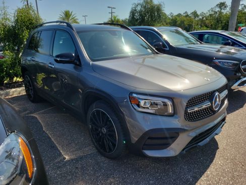 Used 2023 Mercedes-Benz GLB 250 image 2