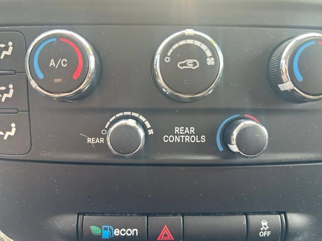 Used 2018 Dodge Grand Caravan SE w/ UConnect Hands-Free Group FWD image 30