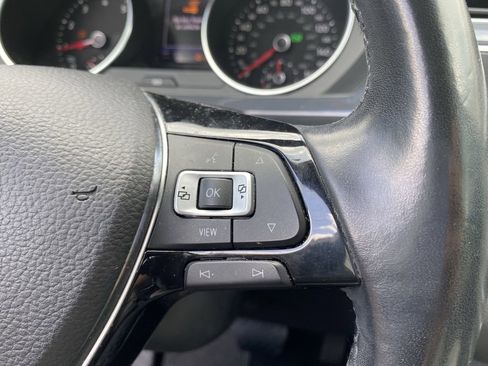 Used 2019 Volkswagen Tiguan SE w/ Panoramic Sunroof Package FWD image 12