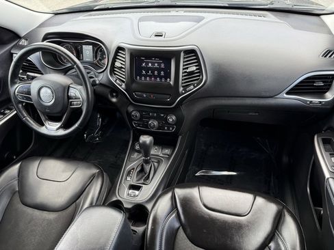 Used 2019 Jeep Cherokee Latitude Plus w/ Cold Weather Group image 19