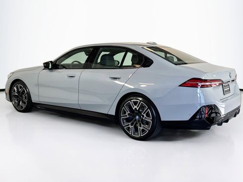 Used 2025 BMW i5 M60 w/ Premium Package image 7