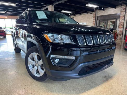 Used 2018 Jeep Compass Latitude w/ Popular Equipment Group FWD image 1