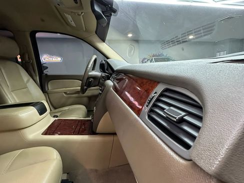Used 2011 Chevrolet Avalanche LTZ RWD image 27