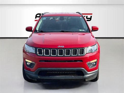 Used 2019 Jeep Compass Latitude image 2