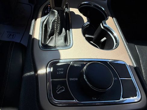 Used 2017 Jeep Grand Cherokee Limited w/ Luxury Group II image 24