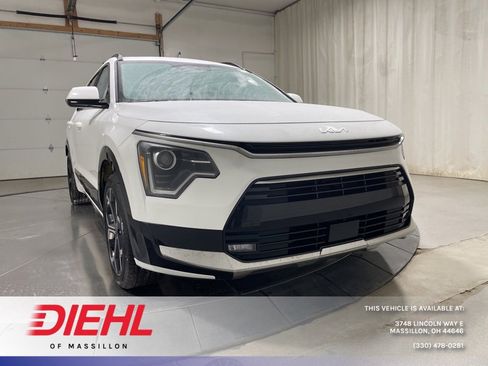 Used 2024 Kia Niro EX Touring image 1