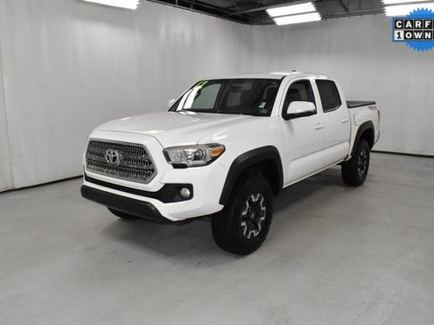 Used 2017 Toyota Tacoma TRD Off-Road w/ Tow Package (A/T) image 2