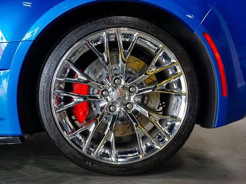 Used 2015 Chevrolet Corvette Z06 w/ 3LZ Preferred Equipment Group RWD image 39