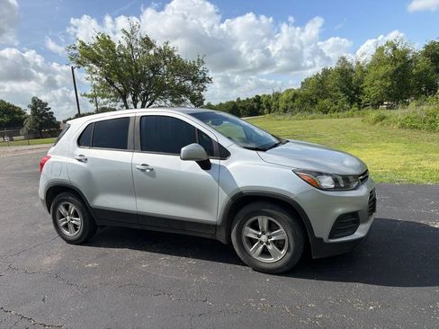 Used 2020 Chevrolet Trax LS FWD image 1
