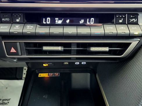 Used 2025 Toyota Camry SE w/ Convenience Package AWD/4WD image 31