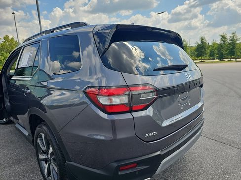 Used 2025 Honda Pilot Touring image 35