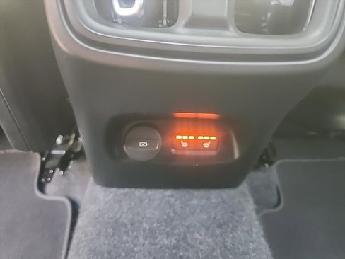 Certified 2025 Volvo XC40 B5 Core AWD/4WD image 29