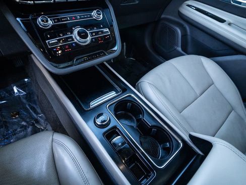 Used 2020 Lincoln Corsair AWD w/ Premium Package image 28