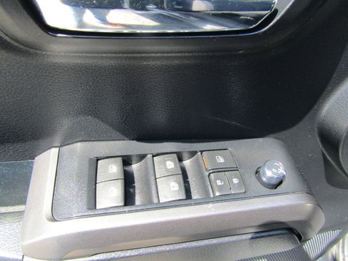 Used 2017 Toyota Tacoma TRD Sport w/ Premium & Technology Package image 24