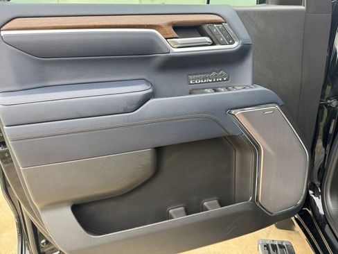 Used 2023 Chevrolet Silverado 1500 High Country w/ High Country Premium Package image 4