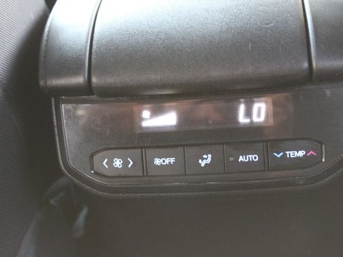 Used 2021 Toyota Highlander L FWD image 16
