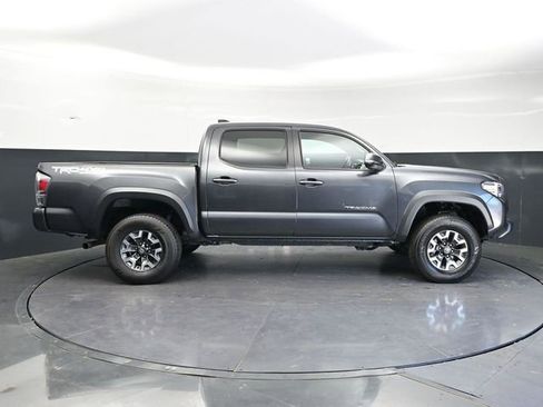 Used 2023 Toyota Tacoma TRD Off-Road w/ Technology Package AWD/4WD image 4