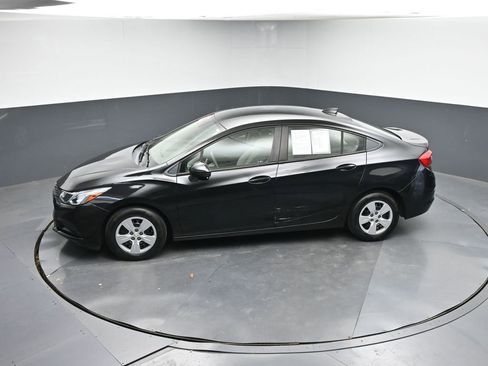 Used 2018 Chevrolet Cruze LS image 31