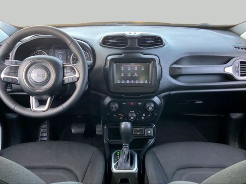 Used 2018 Jeep Renegade Latitude FWD image 15