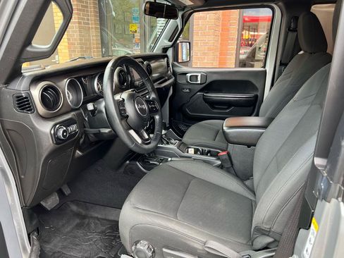 Used 2018 Jeep Wrangler Sport AWD/4WD image 26