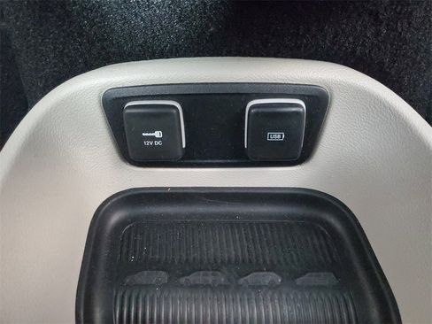 Used 2020 Chrysler Pacifica Touring-L Plus w/ Tire & Wheel Group image 21