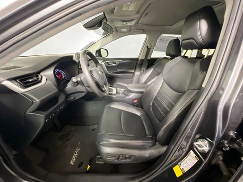 Used 2020 Toyota RAV4 XLE Premium image 13