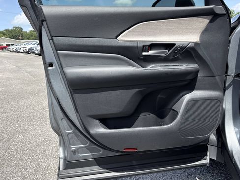 Used 2025 Toyota Grand Highlander FWD image 16