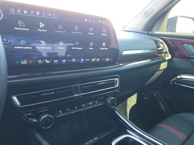 Used 2025 Chevrolet Traverse RS FWD image 30