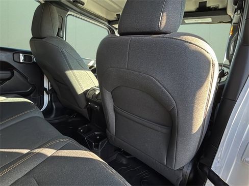 Certified 2024 Jeep Gladiator Sport image 21