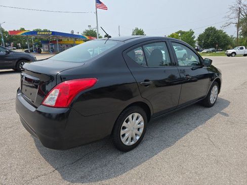 Used 2016 Nissan Versa S FWD image 4