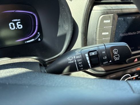 Certified 2025 Kia Soul LX w/ LX Technology Package FWD image 26