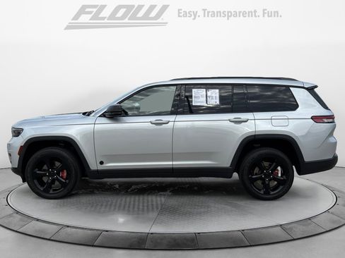 Used 2023 Jeep Grand Cherokee L Laredo image 5