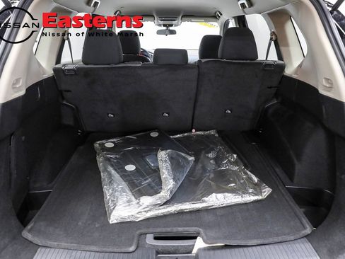 Used 2023 Nissan Rogue SV image 14