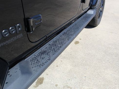 Used 2022 Jeep Wrangler Unlimited Sahara image 8