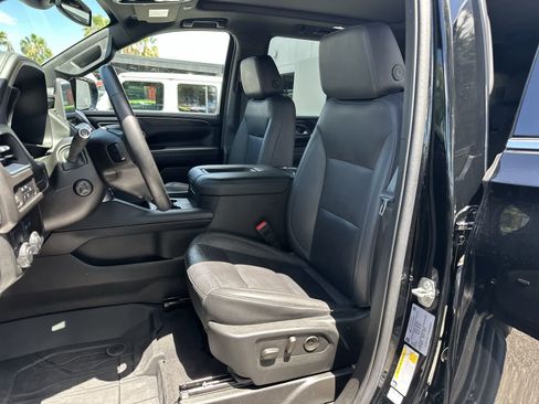 Used 2023 Chevrolet Tahoe LT w/ LT Signature Plus Package RWD image 3