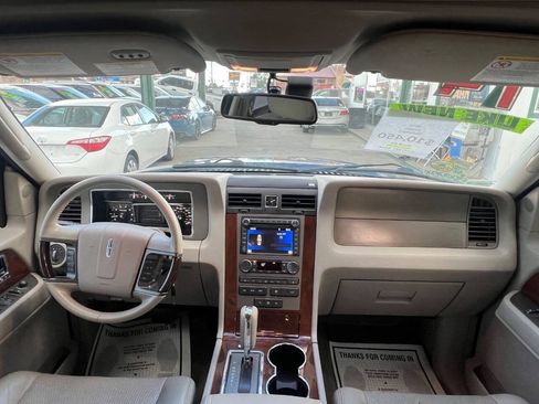 Used 2014 Lincoln Navigator L 4WD image 10