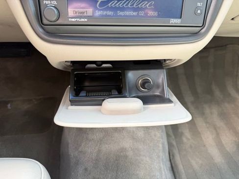 Used 2004 Cadillac De Ville DHS w/ Equipment Group image 24