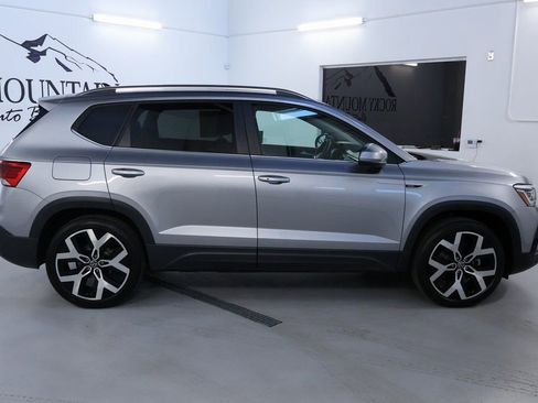 Used 2022 Volkswagen Taos SEL image 8