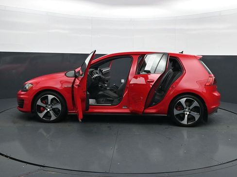 Used 2017 Volkswagen GTI SE FWD image 33