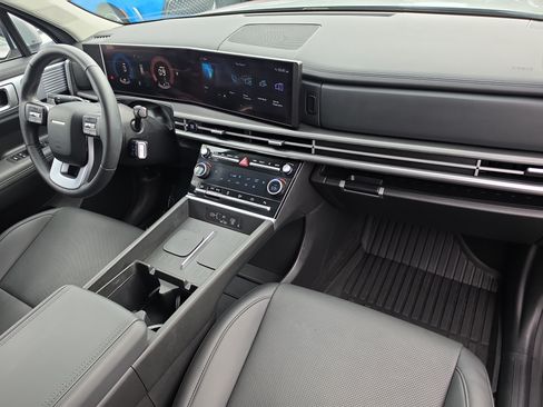 Used 2025 Hyundai Santa Fe SEL FWD image 12