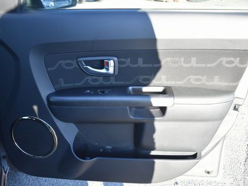 Used 2013 Kia Soul + w/ Audio Pkg image 36