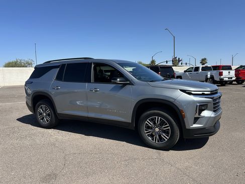 Certified 2025 Chevrolet Traverse LT FWD image 6