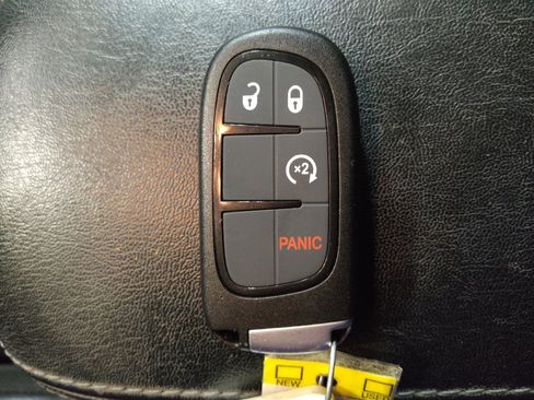 Used 2021 Jeep Cherokee Latitude Plus FWD image 32