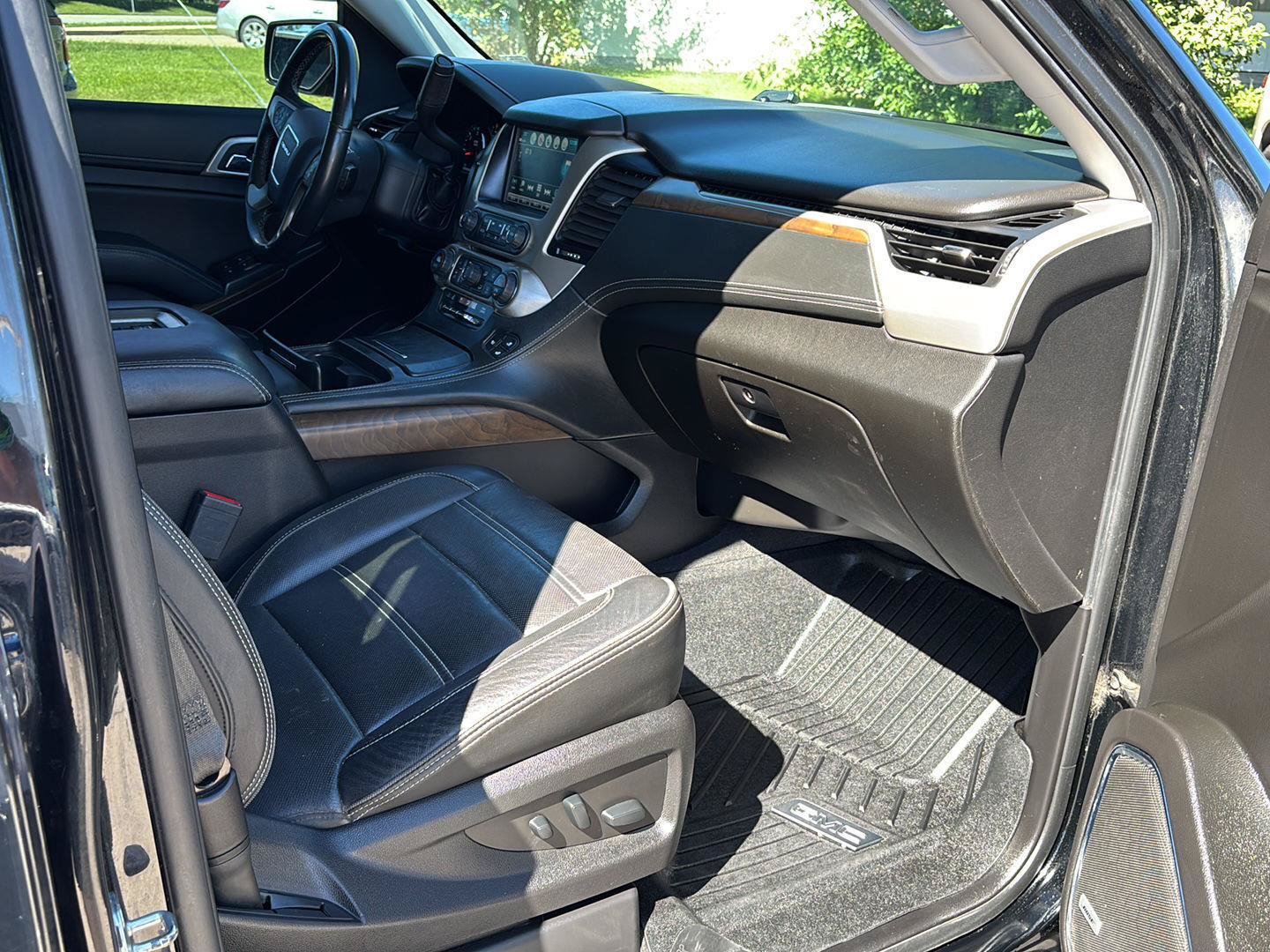 Used 2019 GMC Yukon Denali w/ Denali Ultimate Package AWD/4WD image 27