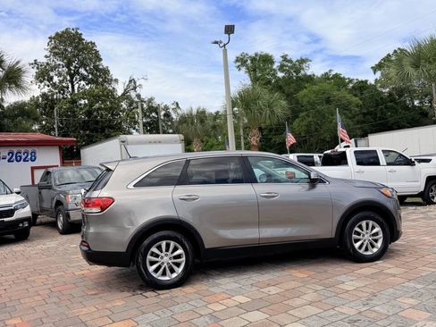 Used 2017 Kia Sorento L FWD image 4