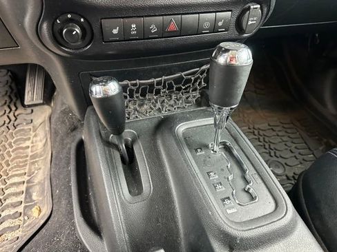 Used 2016 Jeep Wrangler Sahara image 17