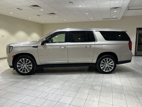 Used 2021 GMC Yukon XL Denali w/ Denali Premium Package RWD image 2