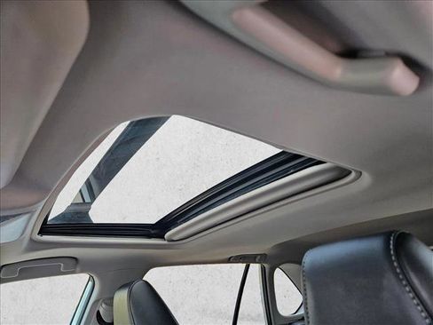 Used 2021 Toyota RAV4 XLE Premium image 15