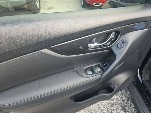 Used 2018 Nissan Rogue S AWD/4WD image 9