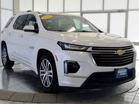 Used 2023 Chevrolet Traverse High Country image 2